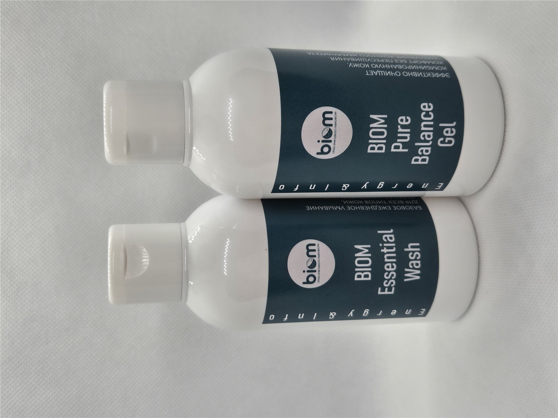 Исходное фото флаконов BIOM Essential Wash и BIOM Pure Balance Gel